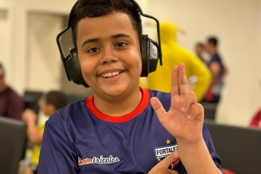 Diretoria do Fortaleza inova ao disponibilizar abafadores para pessoas com autismo