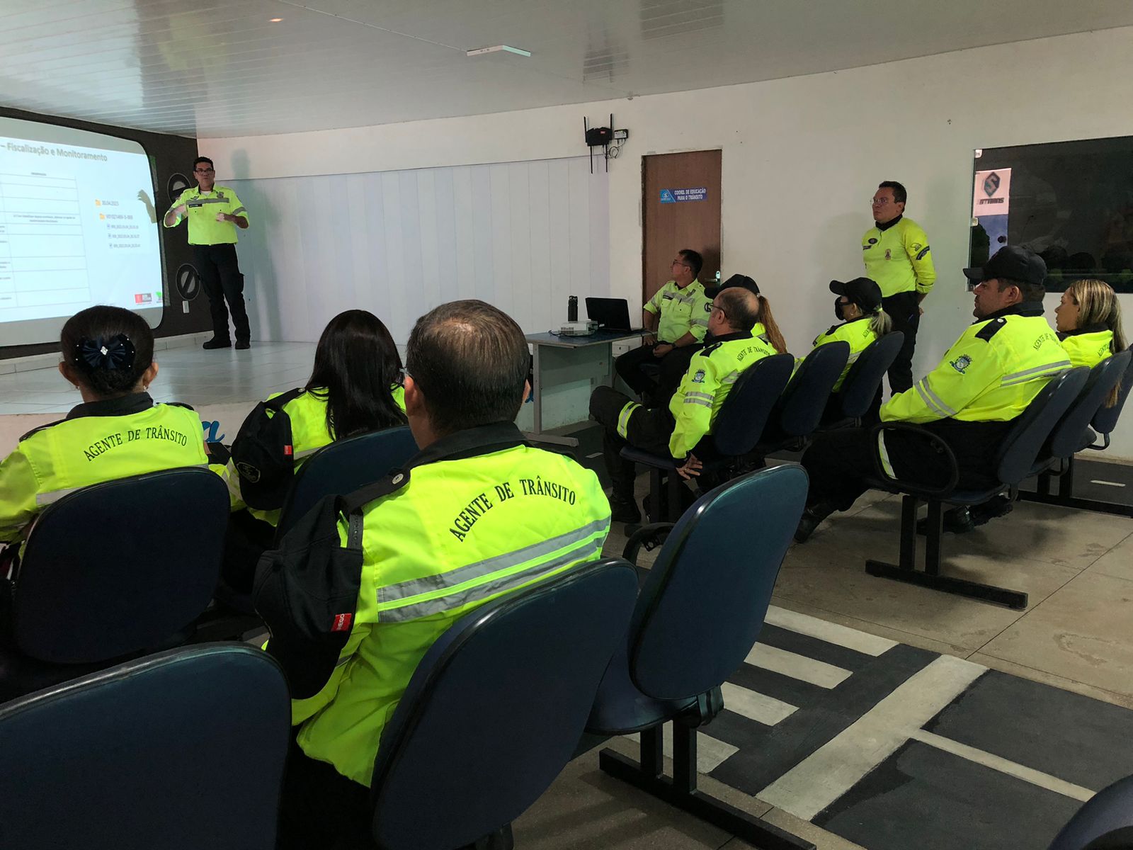 STTRANS finaliza treinamento de agentes para operar Central de vídeomonitoramento. Fiscalizações iniciam dia 02 de maio