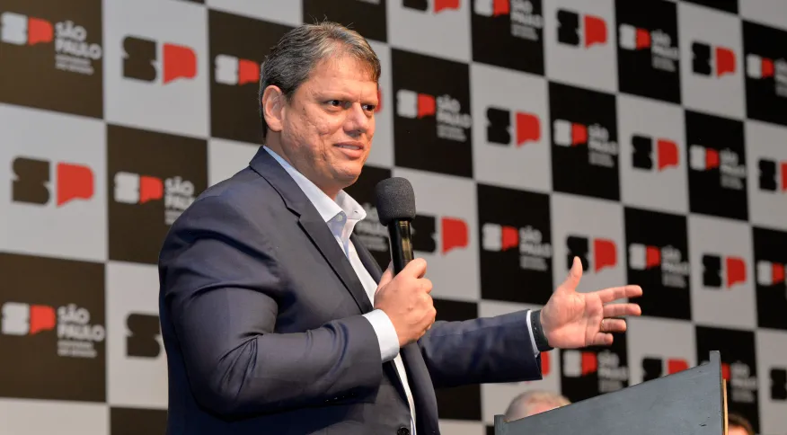 Após Lula anunciar aumento de R$ 18, governador de São Paulo, Tarcísio de Freitas, propões salário mínimo de R$ 1.550 no estado