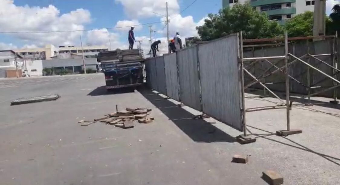 Terreiro do Forró começa a ganhar forma com montagem de camarotes para o São João de Patos. VÍDEO