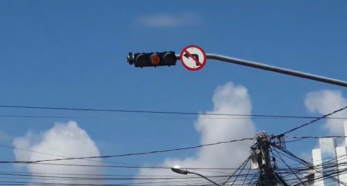 Semáforos do Centro de Patos apresentam problemas na manhã desta quarta-feira (03). VÍDEO