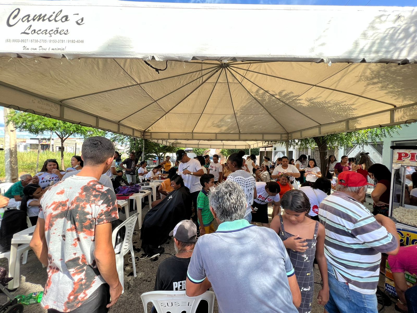 Projeto Social Por Amor, juntamente com a Igreja Missionária Ebenezer, realizam grande ação social no Bairro da Liberdade, com entrega de mais de 60 cestas básicas