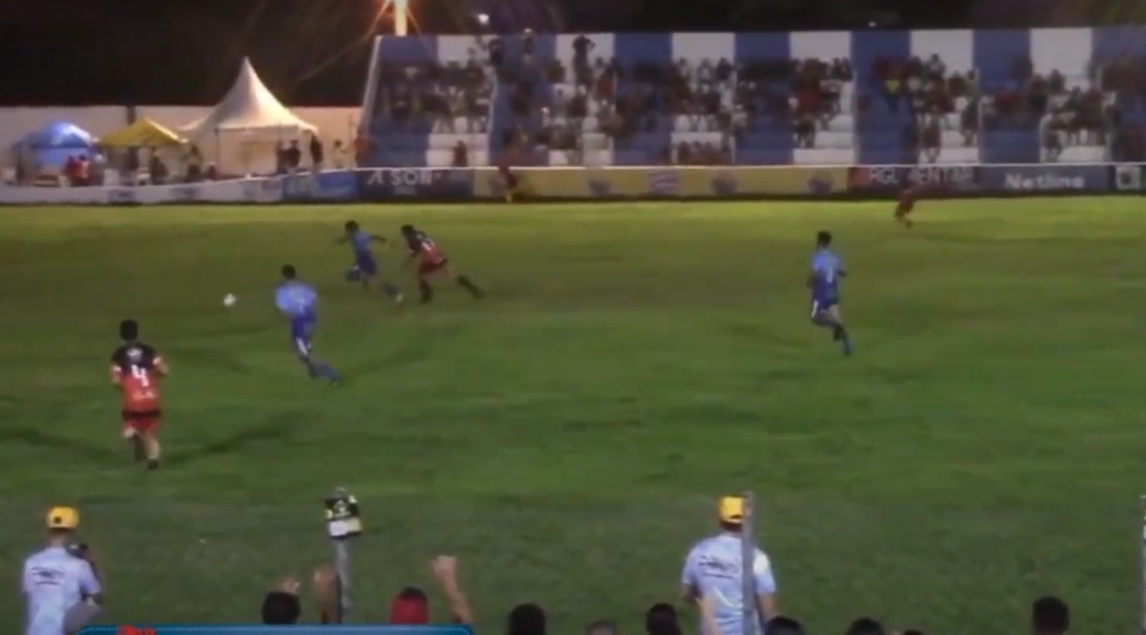 Jogador é expulso após 12 segundos em campo, sem nem tocar na bola, no Poeirão, em Itaporanga. VÍDEO