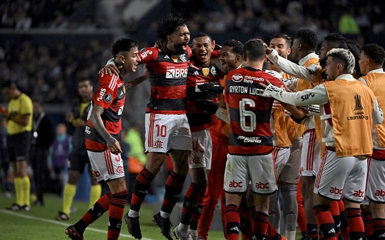Em noite de recorde de Gabigol, Flamengo fica no empate com Racing no El Cilindro