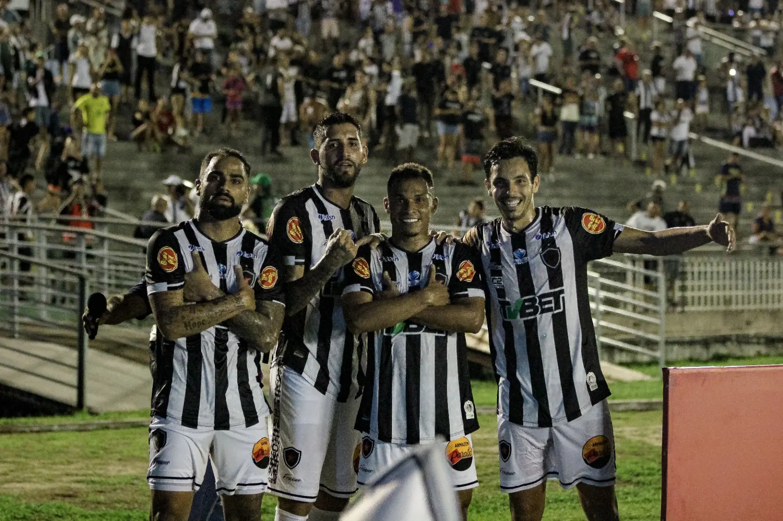 Botafogo-PB vence o Operário-PR por 2 a 1, no Almeidão, na estreia da Série C