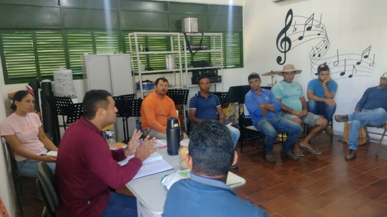 Secretaria de Agricultura de Catingueira reúne agricultores para implantação de tanque de leite
