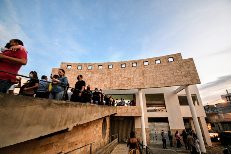 Artista de Patos diz que Teatro Municipal causou expectativa enganosa na classe artística. Secretário diz que obra está para ser concluída; OUÇA