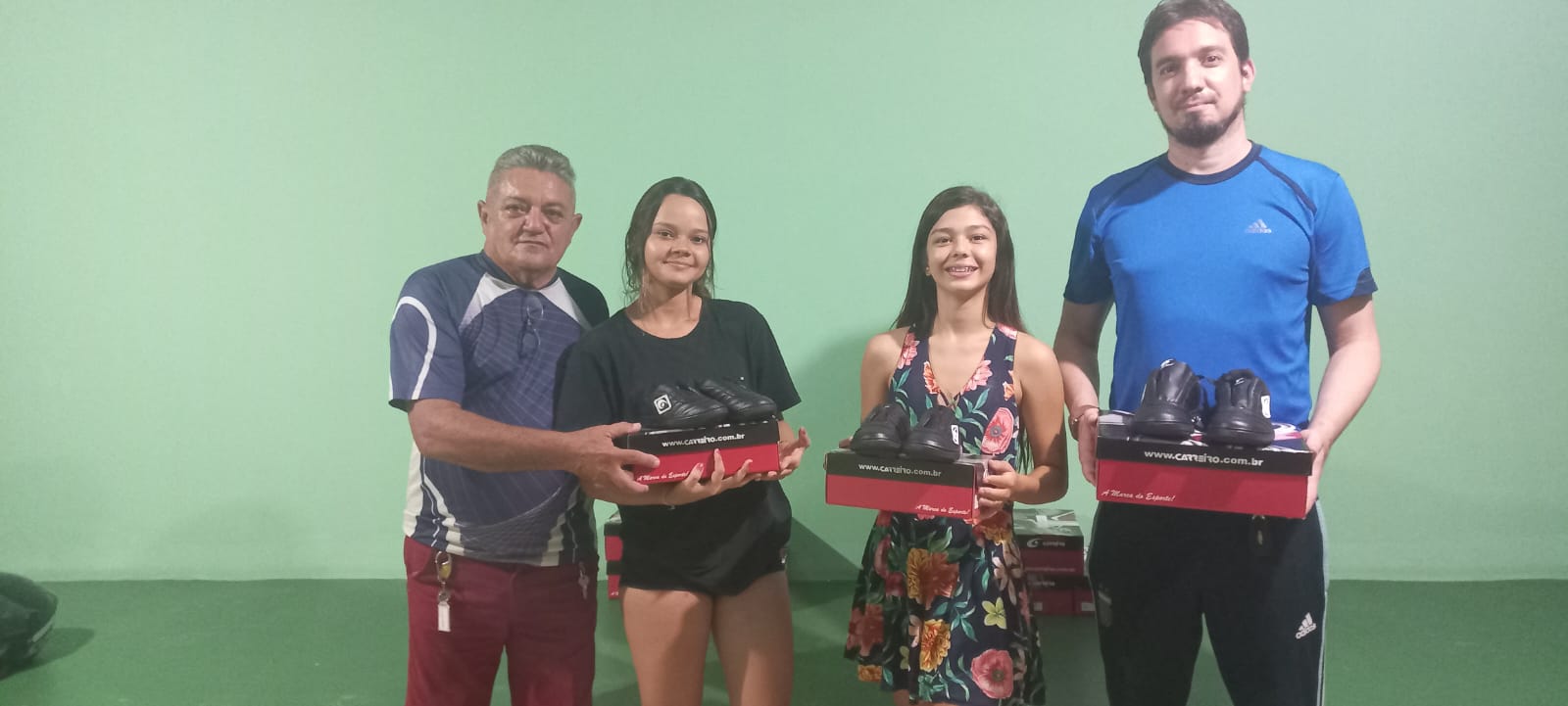 Secretaria de Esportes de São José do Bonfim entrega padrões para equipes de Handebol da cidade
