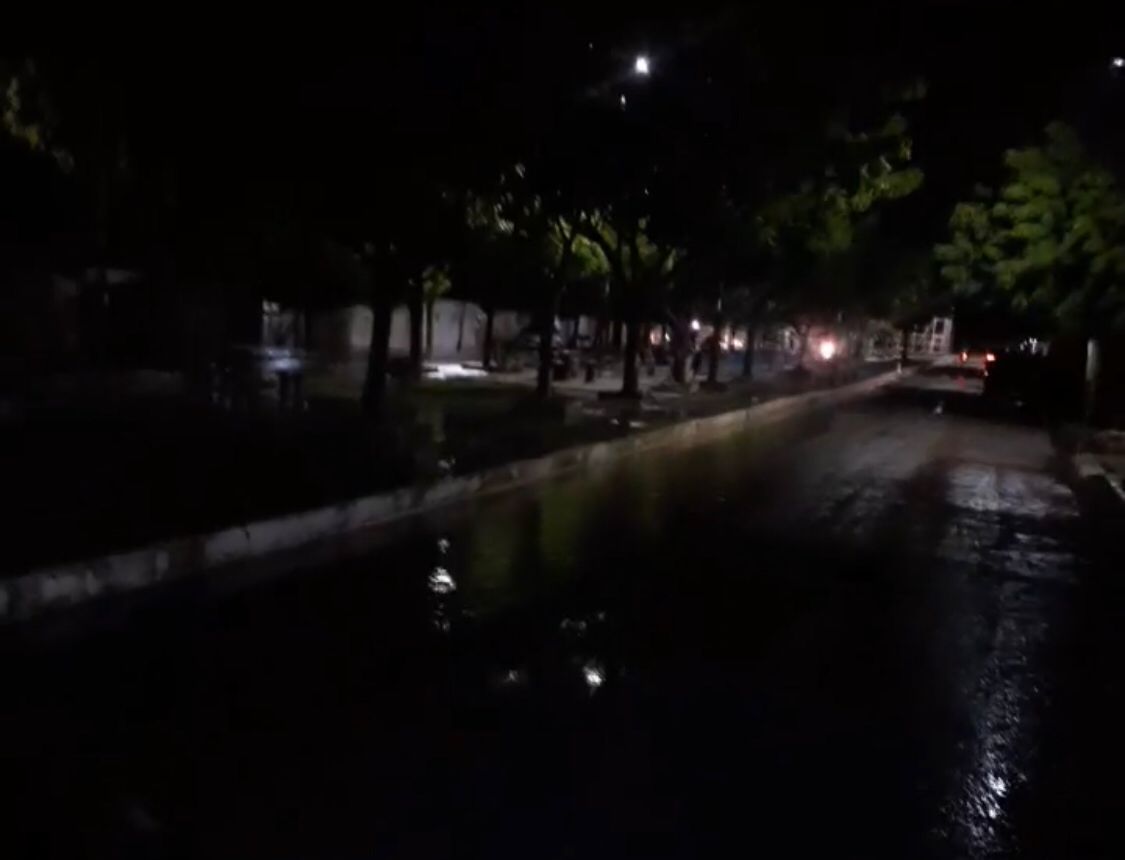 Cidadão denuncia escuridão e falta de iluminação na Praça do Noé Trajano; Prefeitura diz que reposição será feita