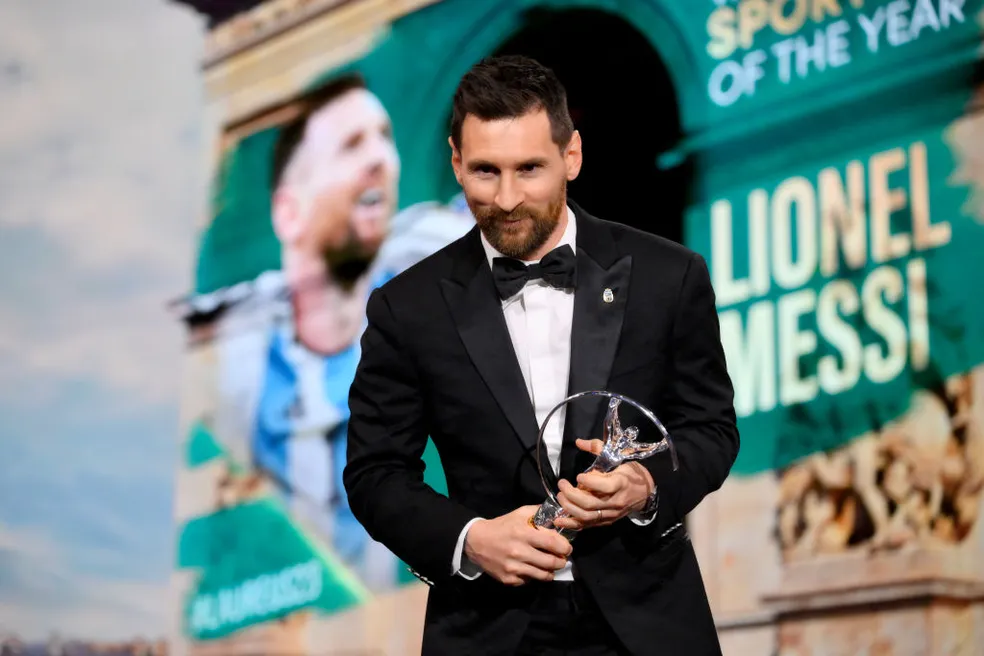 Messi fatura troféu de 