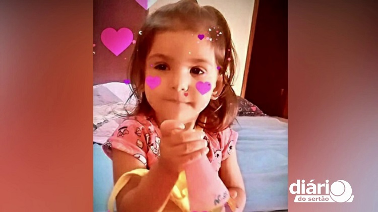 Lágrimas, homenagens e muita tristeza marcam o sepultamento da pequena Ana Júlia, de Cajazeiras, que morreu a caminho do hospital. VÍDEO