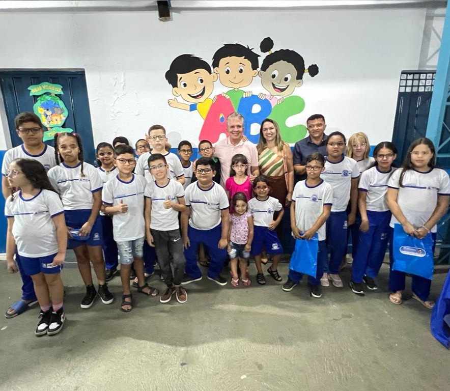 Mais 65 alunos recebem óculos gratuitos em Patos e projeto Novos Olhares soma 465 beneficiados