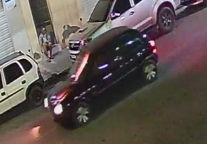 Proprietário busca localizar carro que foi roubado durante festa em Assunção no início de maio. VÍDEO
