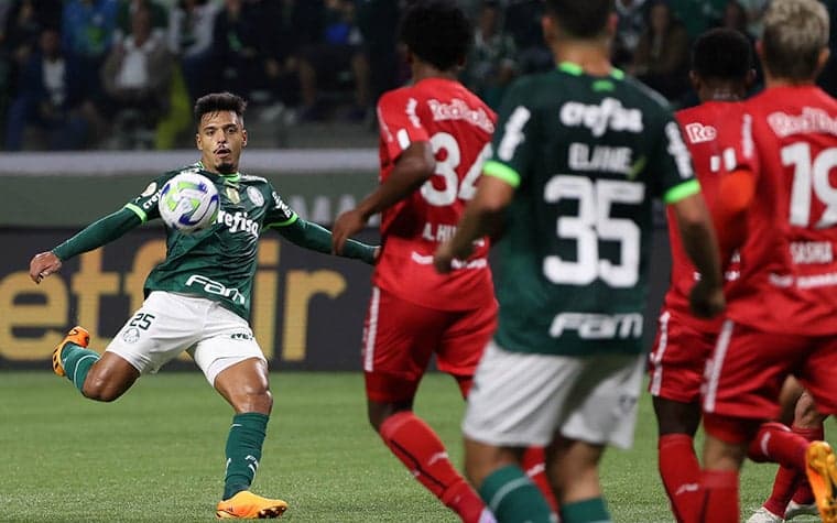 Palmeiras sofre empate do Bragantino e perde chance de ser líder do Brasileirão