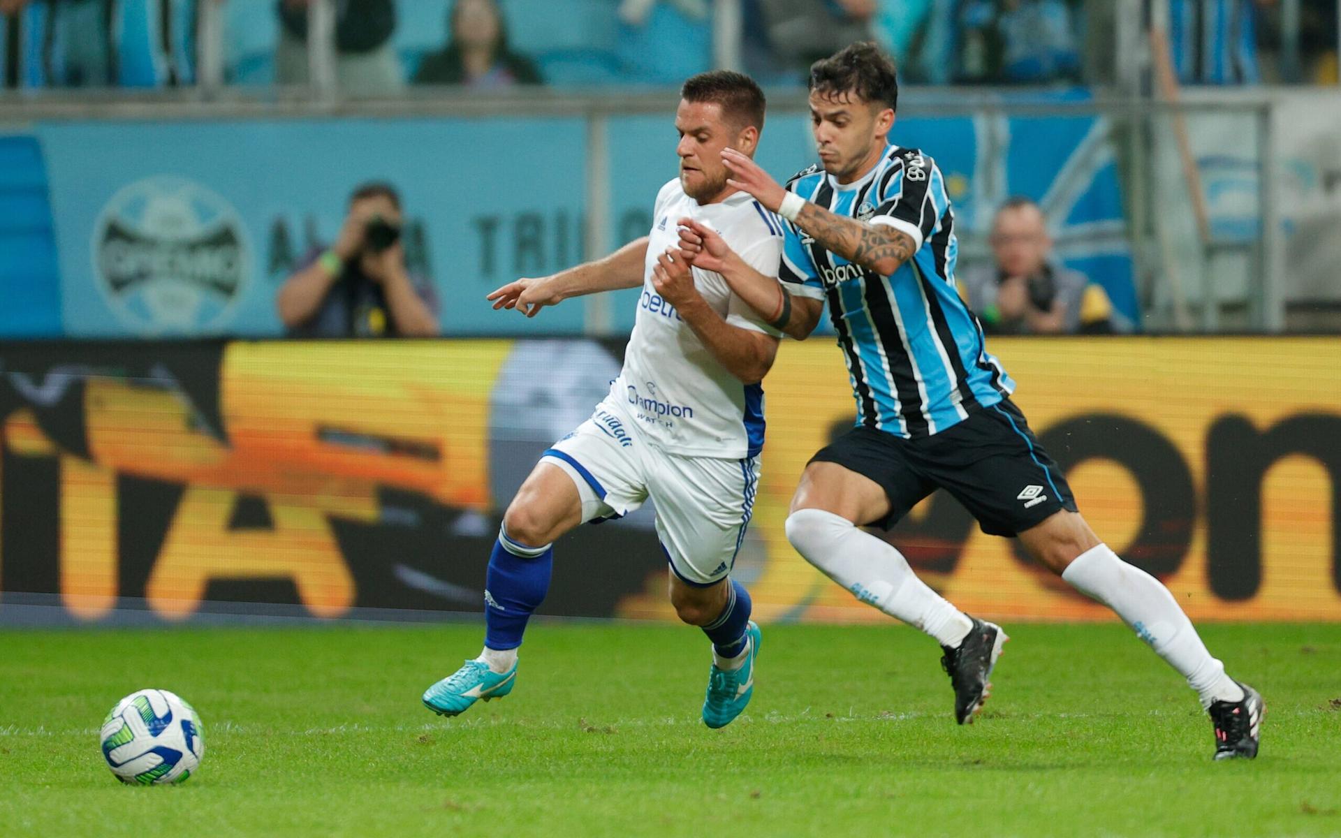 Em noite de golaços, Grêmio e Cruzeiro ficam no empate pela Copa do Brasil