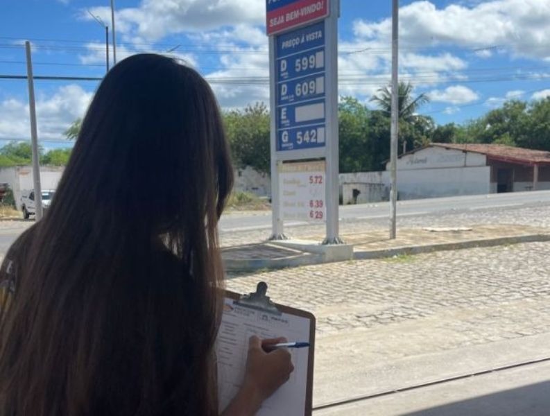 Procon/Patos verifica uma baixa no preço dos combustíveis após o anúncio da redução da gasolina e diesel