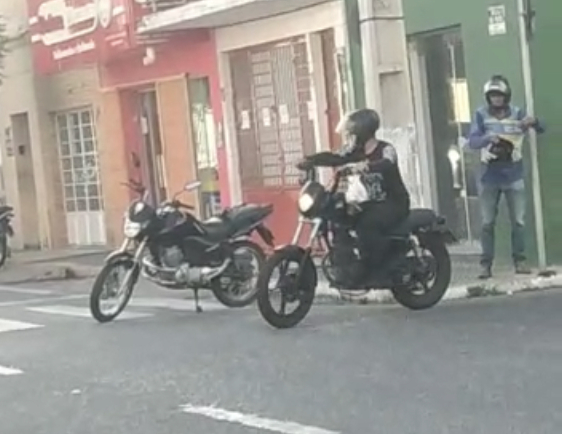 Fios de internet rompidos provocam acidente e reacendem preocupação na cidade de Patos. VÍDEO