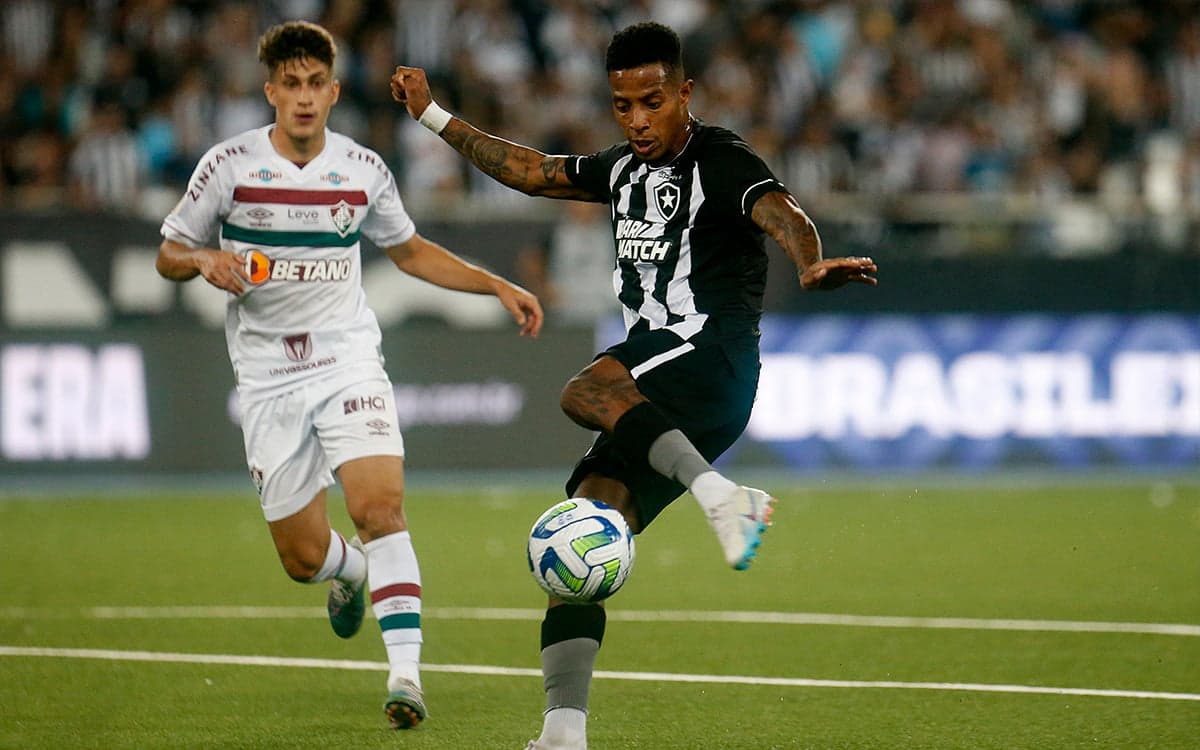 Com gol de Cuesta, Botafogo vence o Fluminense no Nilton Santos e se mantém na liderança isolada do Brasileirão
