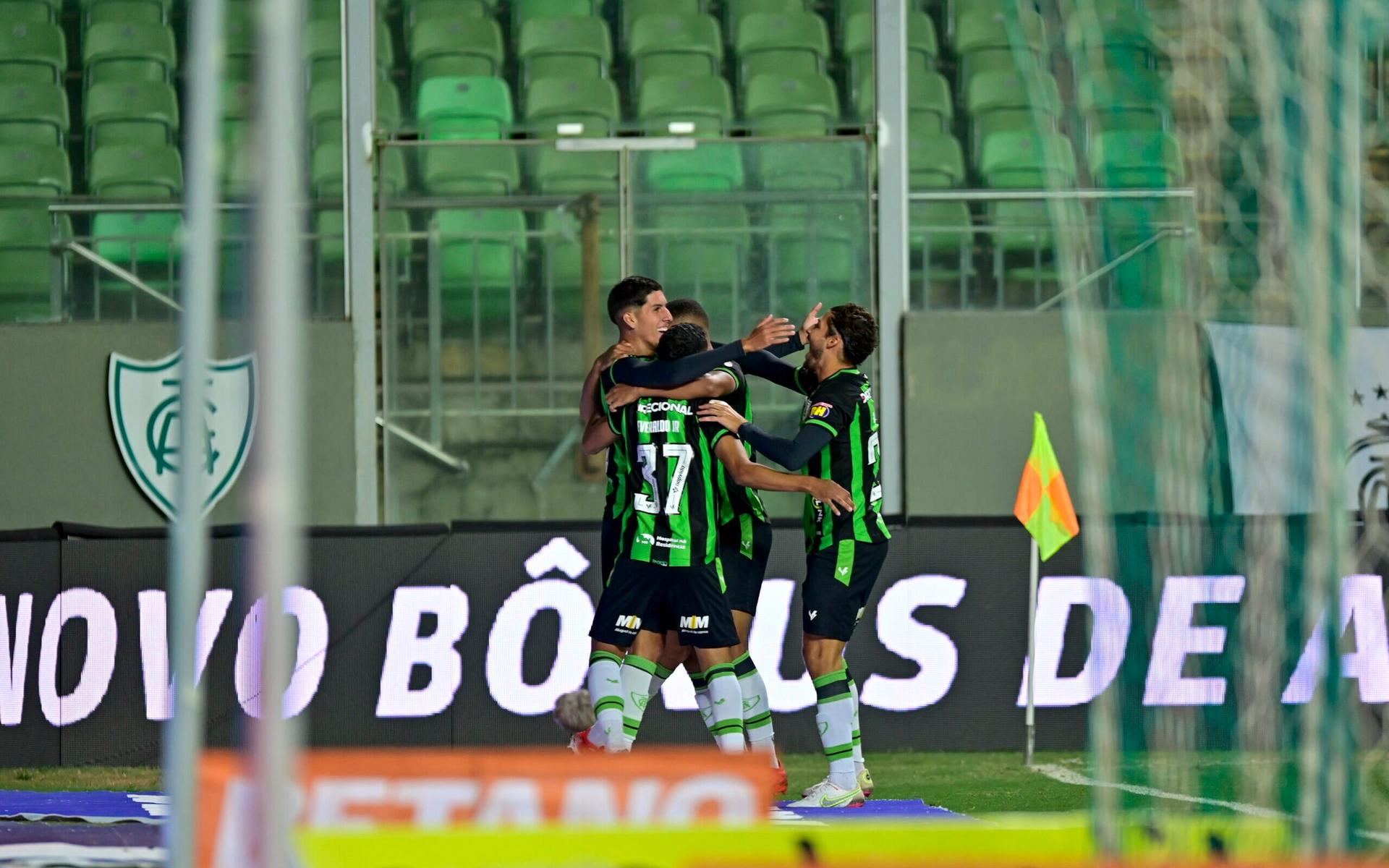 América-MG joga melhor, bate o Fortaleza e vence a primeira no Brasileirão