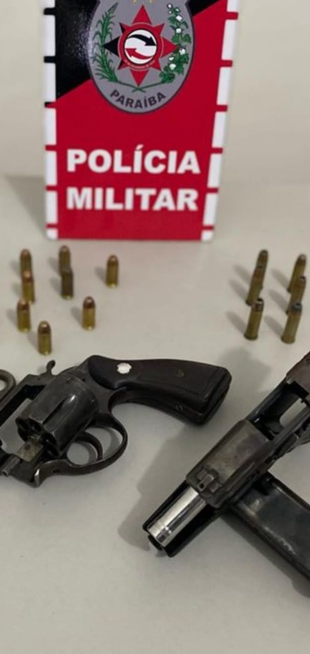 Polícia Militar apreende duas armas de fogo e prende três suspeitos, em Patos
