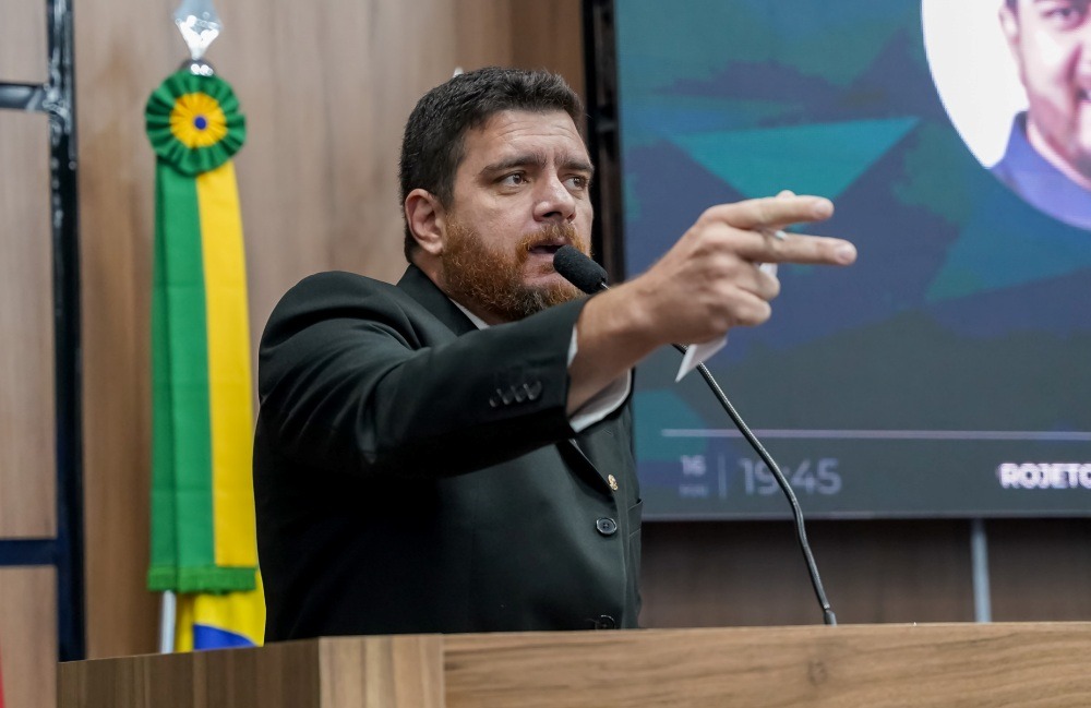 Jamerson Ferreira cobra operação tapa buracos urgente na cidade de Patos