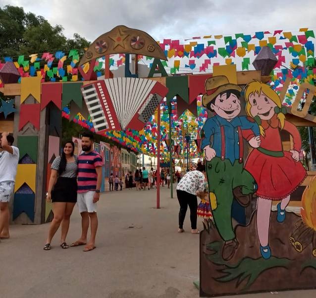 Cenário para Vila São João já está sendo preparado, e concursos de comércio e rua decorados presenteará com camarote