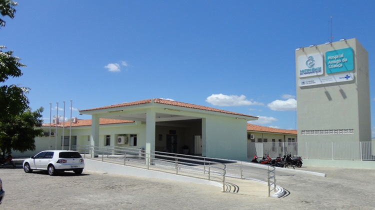 Marido reclama de falta de assistência médica com esposa e filha recém-nascida na Maternidade Peregrino Filho; direção se pronuncia sobre o caso