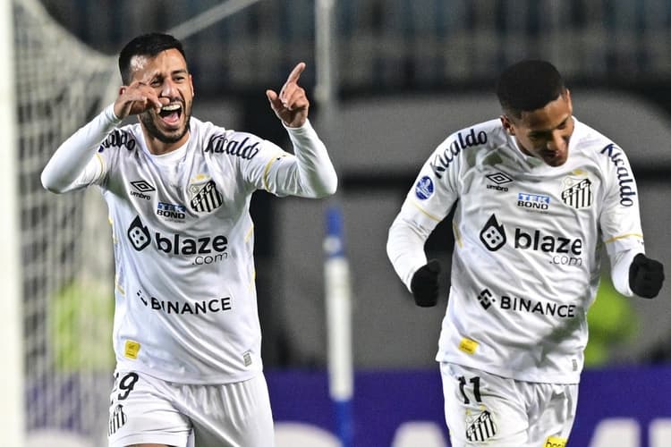 Com um a menos, Santos leva virada do Audax Italiano e se complica na Sul-Americana