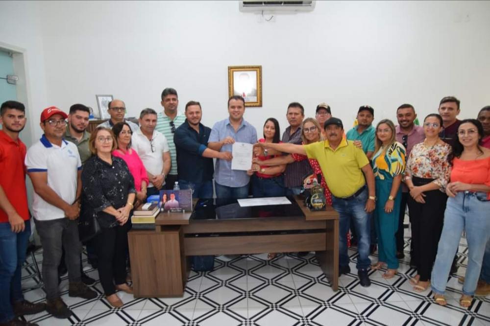 Prefeito e vice-prefeito de São Mamede assinam ordens de serviços do Programa 