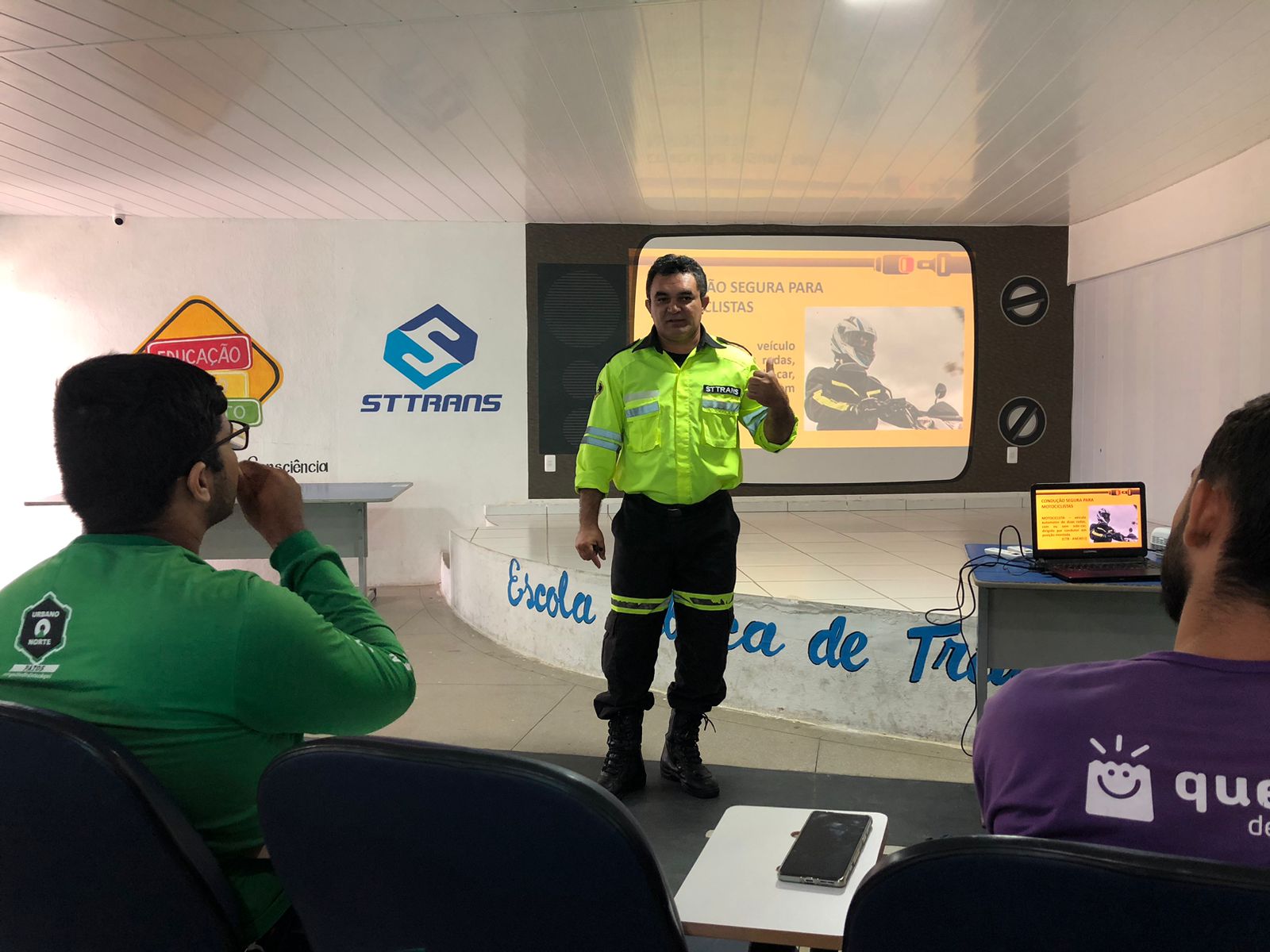 MAIO AMARELO: STTRANS realiza palestras educativas para condutores de aplicativos, empresas e taxistas em Patos