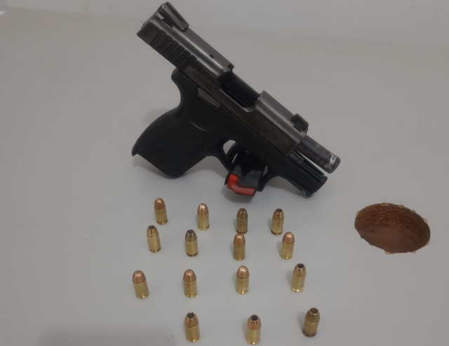 Polícia Militar apreende dupla de adolescentes por ato infracionário similar ao crime de posse ilegal de arma de fogo, em Patos