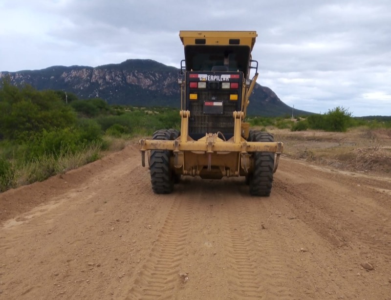 Prefeitura realiza manutenção das estradas vicinais do município de Passagem-PB
