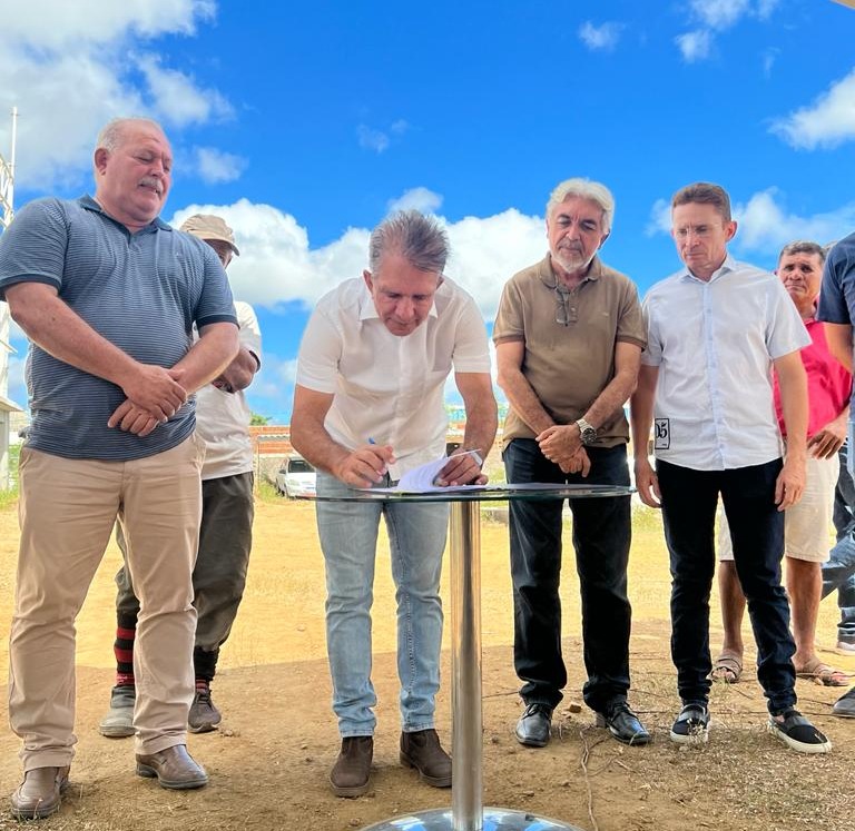 Prefeito Nabor Wanderley assina ordem de serviço para conclusão do Centro de Iniciação ao Esporte, no Bairro Monte Castelo