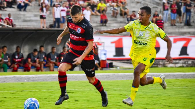 Em jogo bastante pegado, Nacional de Patos toma gol no fim e perde para o Campinense
