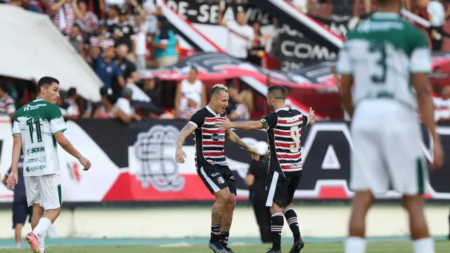 Santa Cruz derrota o Sousa, segue 100% em casa e vai à liderança