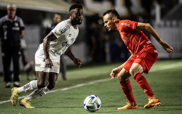 Lucas Lima marca golaço de falta, mas Santos e Internacional ficam no empate pelo Brasileirão