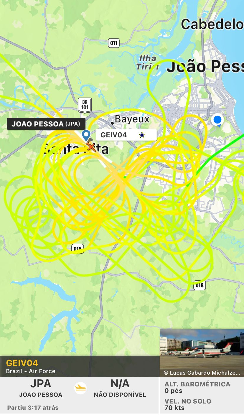 Avião sobrevoa João Pessoa e assusta moradores com manobras em círculos; Veja vídeo