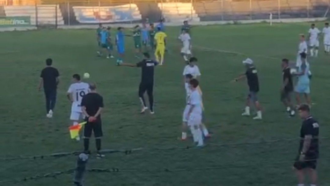 Jogo entre Treze x Nacional de Patos, pelo Campeonato Paraibano Sub-17, termina em confusão generalizada. Veja vídeo