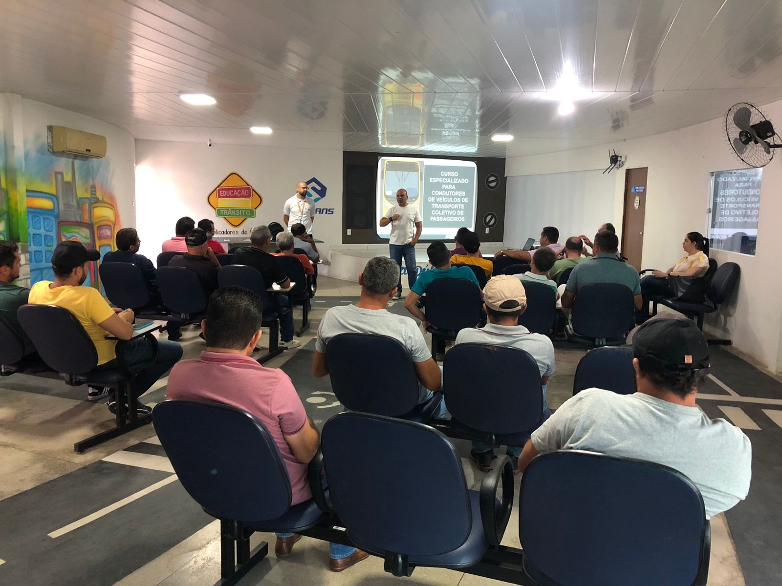 Em parceria com Cooperativa, STTRANS de Patos sedia Curso de Capacitação para motoristas de transporte alternativo