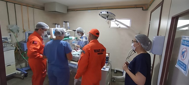 Voo pela vida: Resgate aeromédico transfere bebê da Maternidade de Patos para receber assistência especializada no Hospital Metropolitano