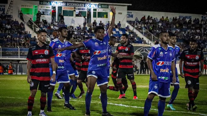 Campinense sofre apagão no primeiro tempo e é derrotado pelo Iguatu