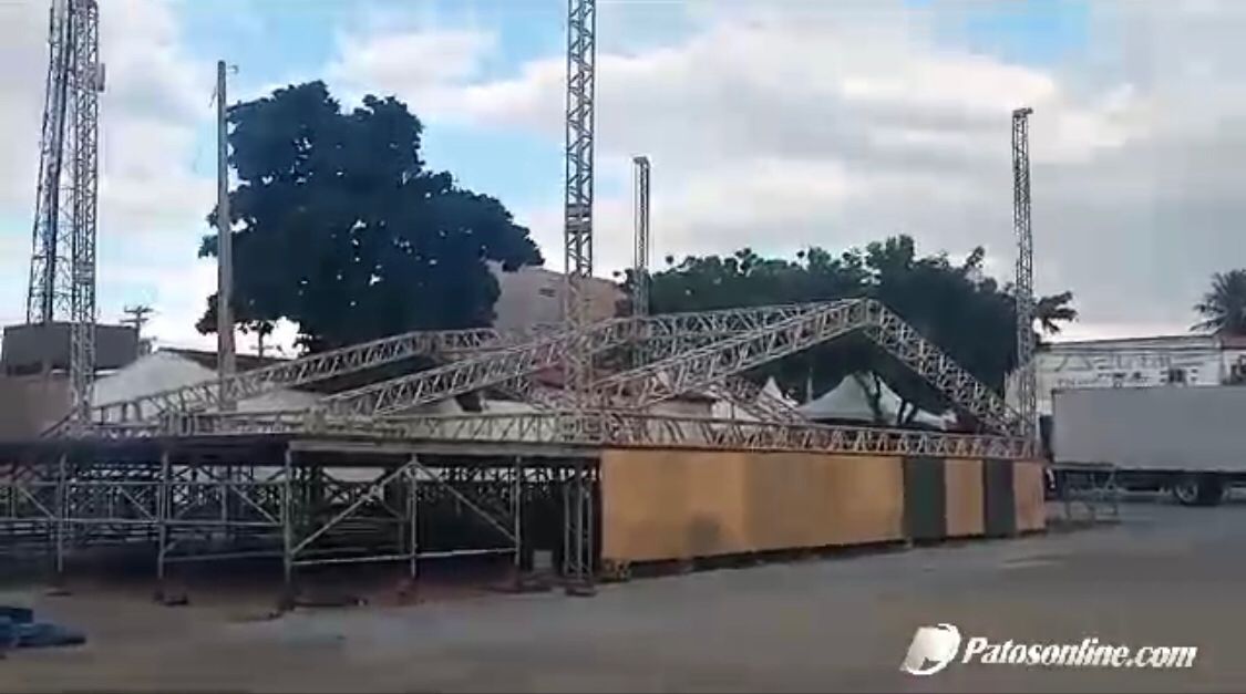 Terreiro do Forró recebe montagem estrutural para o São João de Patos 2023. Patosonline.com confere de perto. VÍDEO