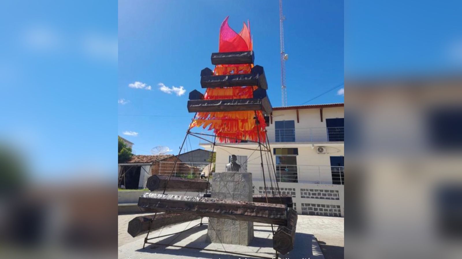 Polêmica: Busto de ex-prefeito de Olho D’Água fica dentro de ‘fogueira’ de São João