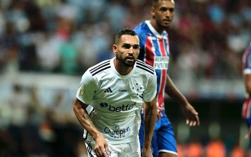 Brasileirão: Em duelo agitado, Bahia e Cruzeiro ficam no empate