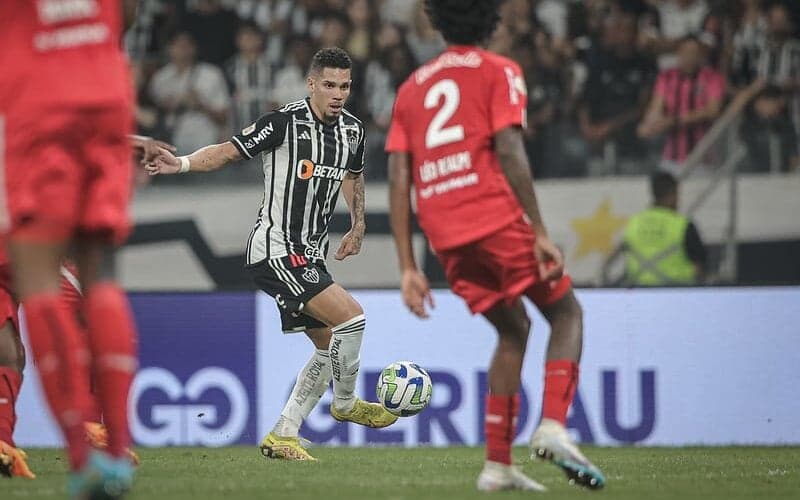 Em jogo movimentado, Atlético-MG fica no empate com o Red Bull Bragantino em casa