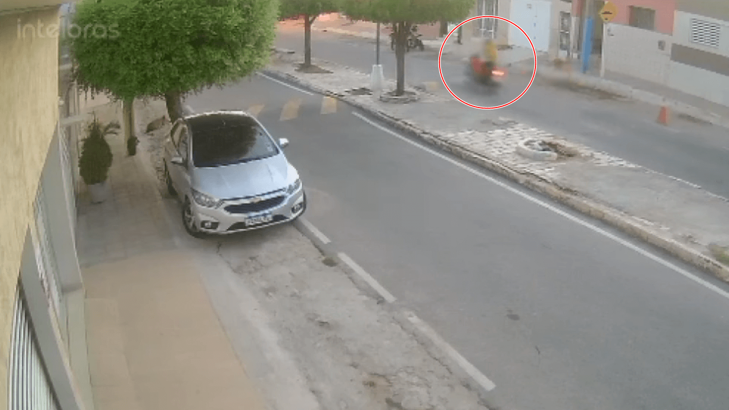 Jovem natural de Catingueira é transferido em estado grave para Campina Grande após acidente de moto em Piancó. VÍDEO