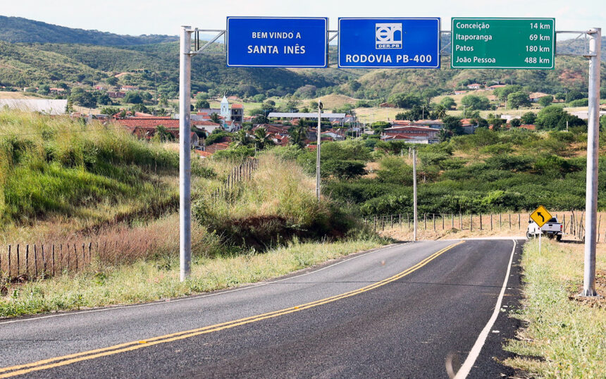 Jovem é preso ao ser flagrado pilotando moto embriagado pelas ruas e cair do veículo durante perseguição policial, no Vale do Piancó