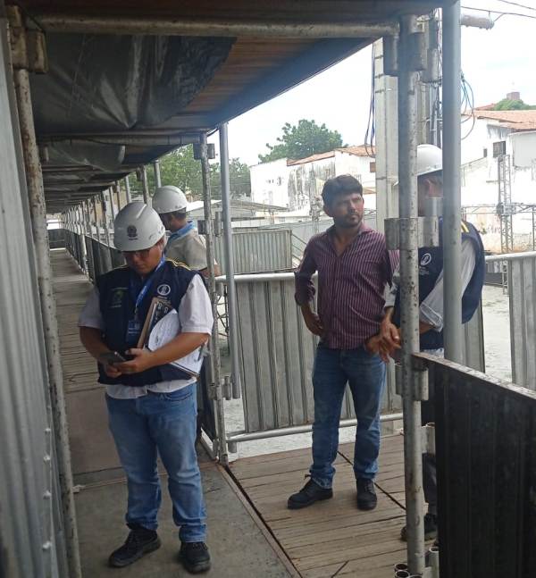 Comissão organizadora, órgãos de fiscalização e segurança inspecionam montagem de estruturas no Terreiro do Forró