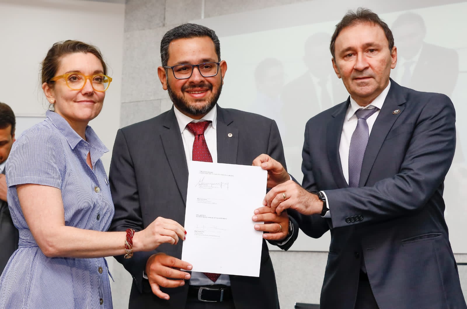 Governo da Paraíba e Cagepa garantem R$ 263 milhões com a AFD para obras de saneamento