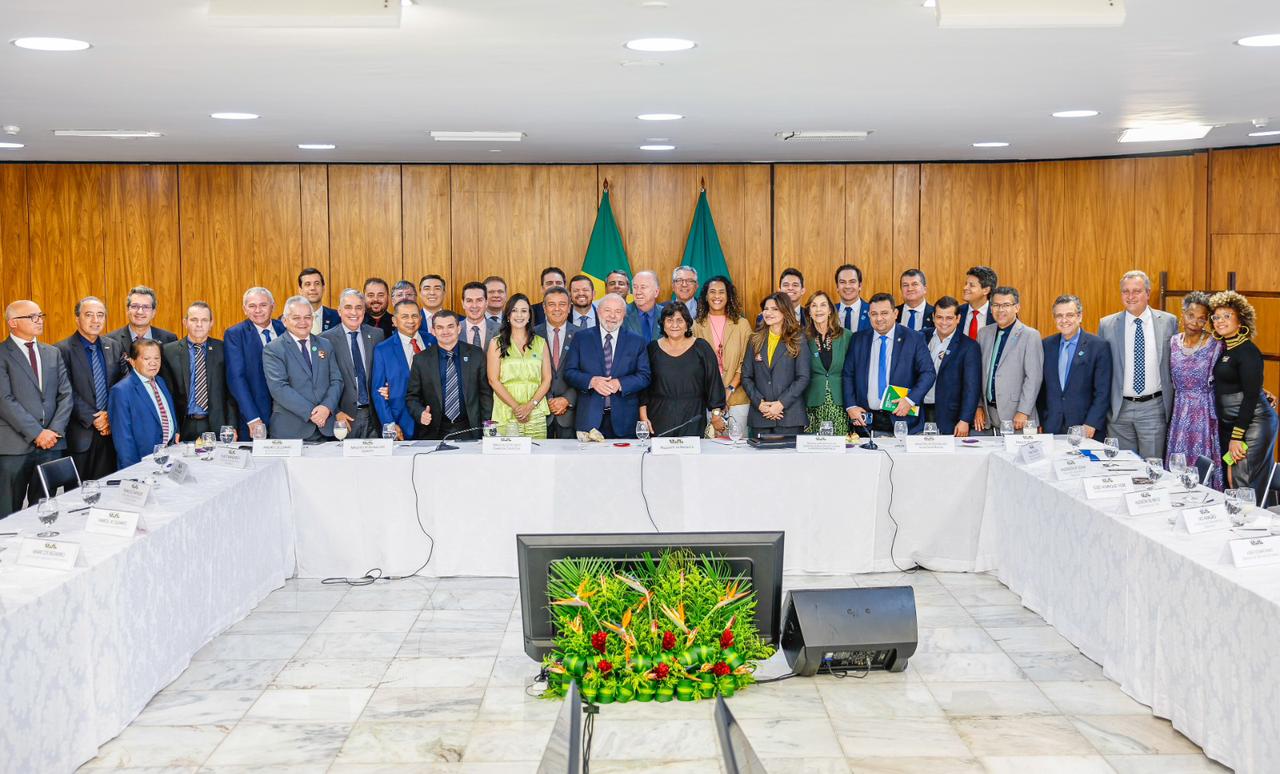 Prefeitos vão a Brasília e pedem ao Presidente da República apoio para pagar Piso da Enfermagem